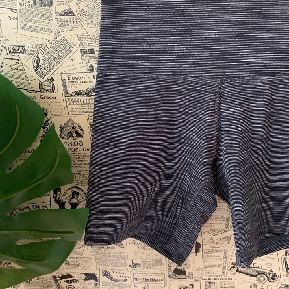 NWT lululemon align short space dark carbon grey - Picture 2 of 10